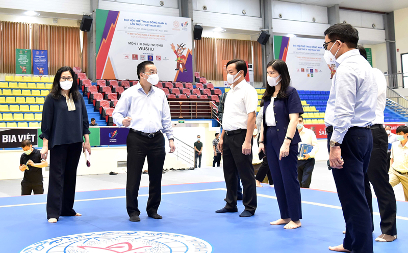 Chủ tịch UBND thành phố Hà Nội Chu Ngọc Anh thăm, kiểm tra công tác chuẩn bị phục vụ cho môn Wushu tại Nhà thi đấu quận Cầu Giấy